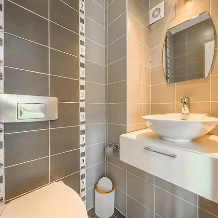 3br Duplex Close To Center *
