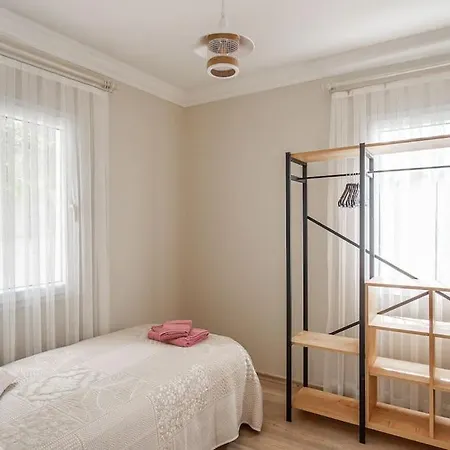 3br Duplex Close To Center فيلة