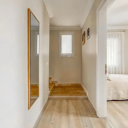 3br Duplex Close To Center فيلة