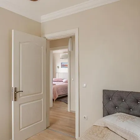 3br Duplex Close To Center